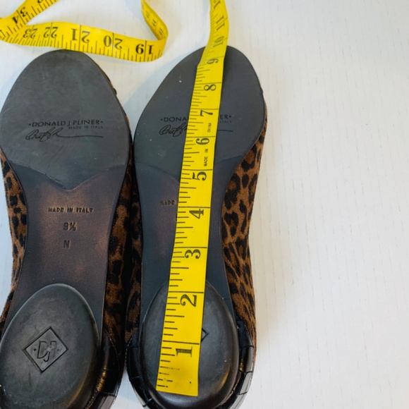 DONALD J PLINER Brown Leopard Suede GLORIA Flats 9.5 N Peep Toe Shimmer Italy - Picture 15 of 16